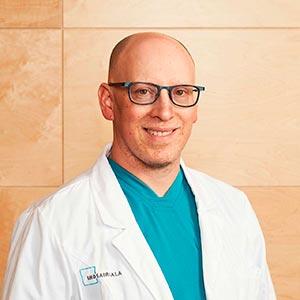 Andrew Lindford, plastiikkakirurgian erikoislääkäri